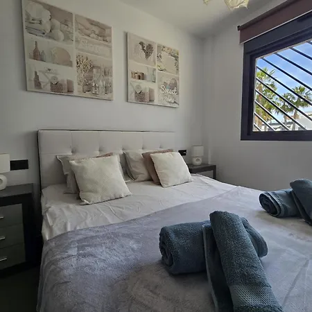 Apartmán Oasis Ground Floor Overlooking The Pool And Garden *