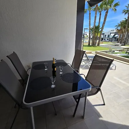 Oasis Ground Floor Overlooking The Pool And Garden *