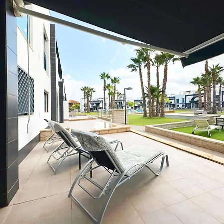 Oasis Ground Floor Overlooking The Pool And Garden *