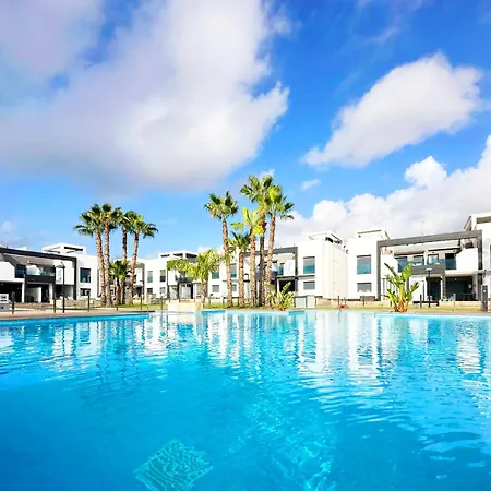 Oasis Ground Floor Overlooking The Pool And Garden Lejlighed *