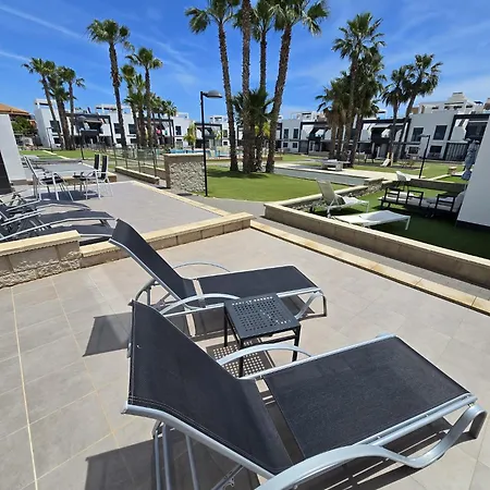 Lejlighed Oasis Ground Floor Overlooking The Pool And Garden